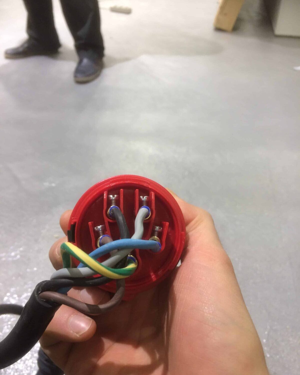 Sähkösyöttö 3x32A (max 32kW)