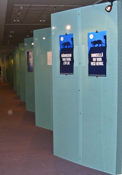 Posteriseinäke reikäpellistä